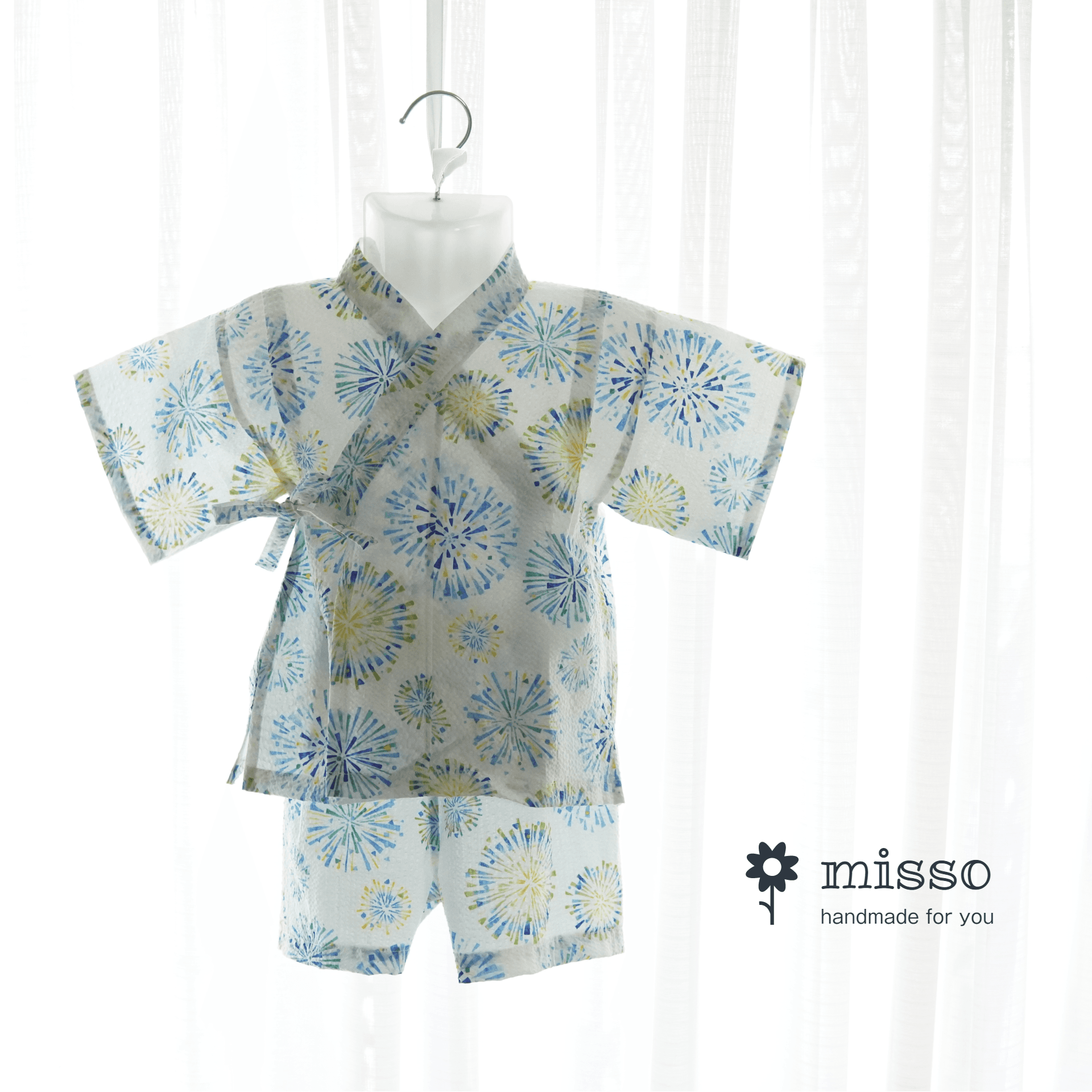 暑い夏でもさらりと気持ちいいリップル素材のこだわりベビー甚平〇花火2シロ1枚目の画像