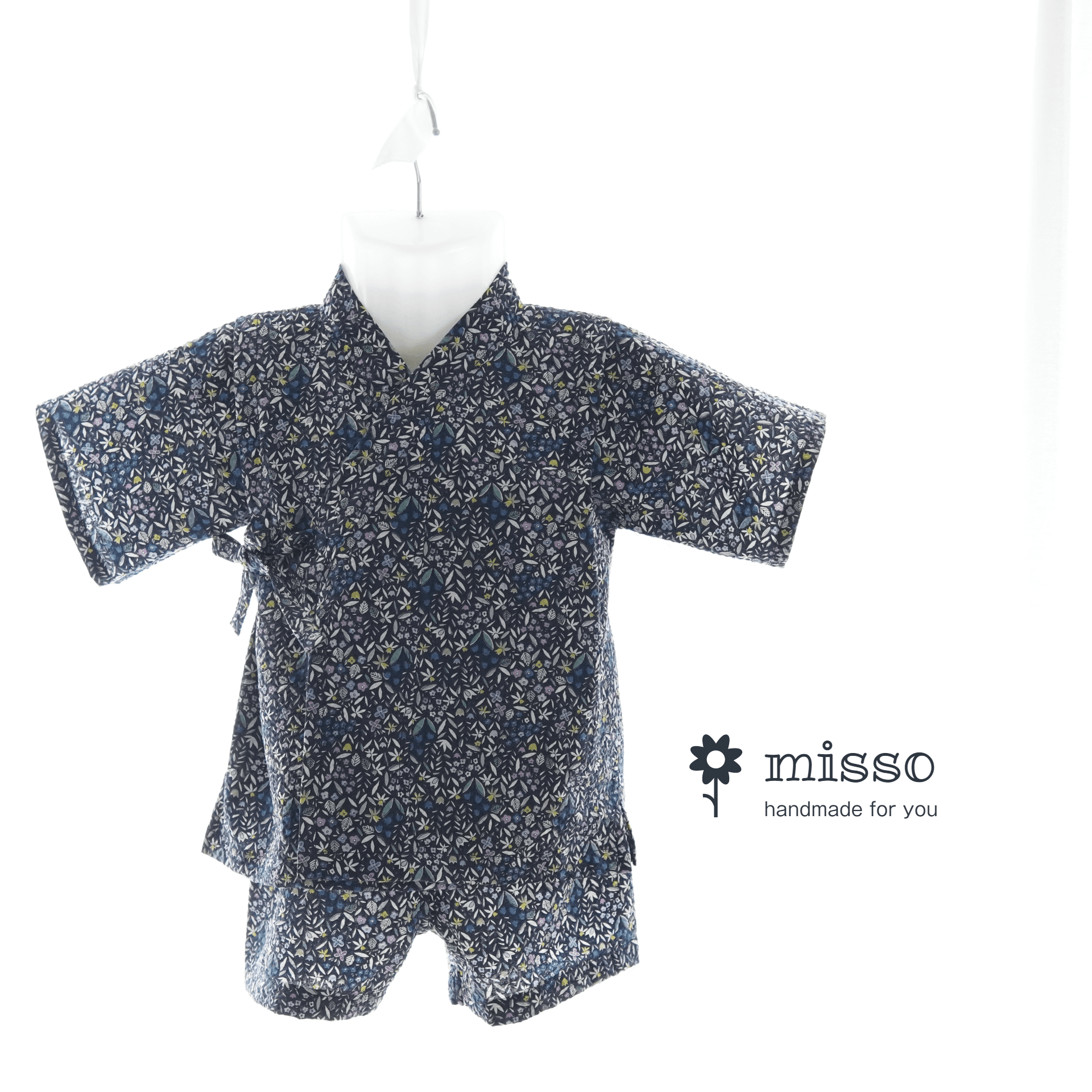 暑い夏でもさらりと気持ちいいリップル素材のこだわりベビー甚平〇小花・ネイビー1枚目の画像